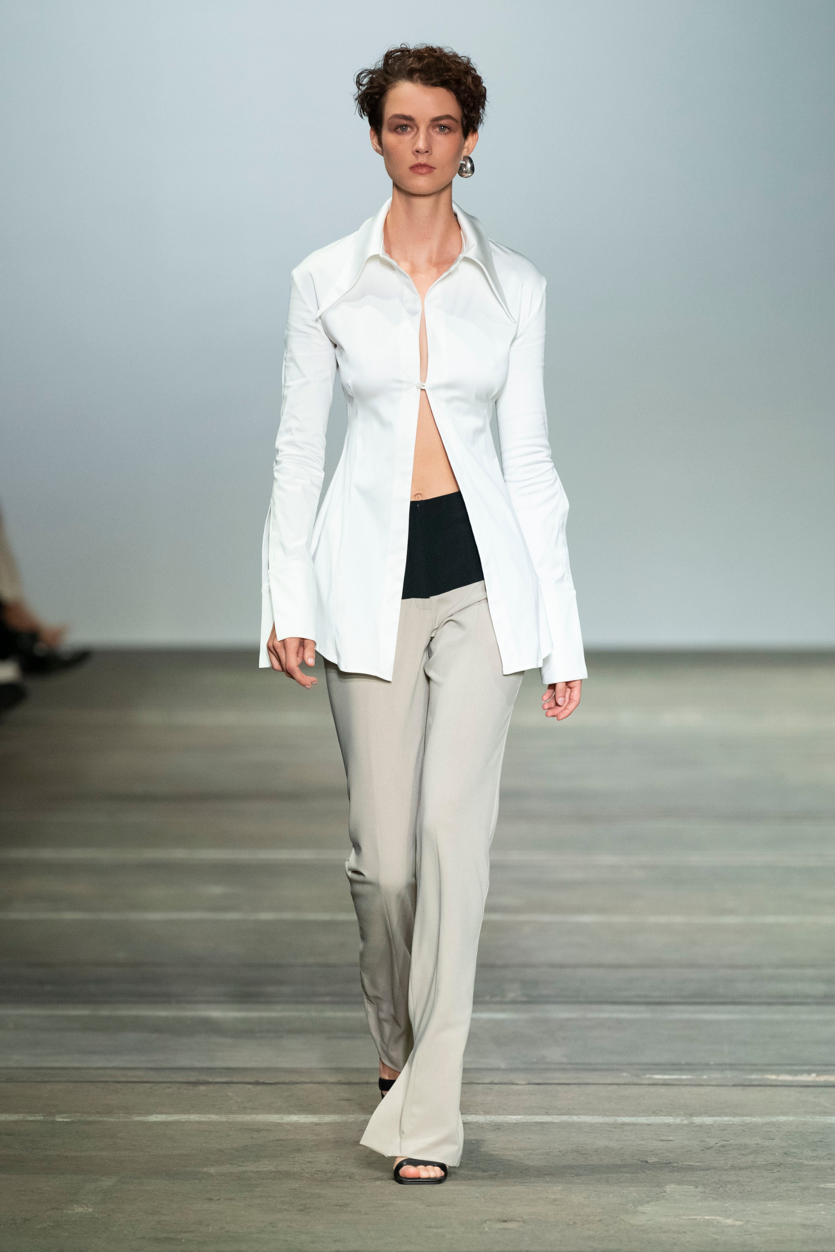 TWO TONE V-BACK STRAIGHT PANT