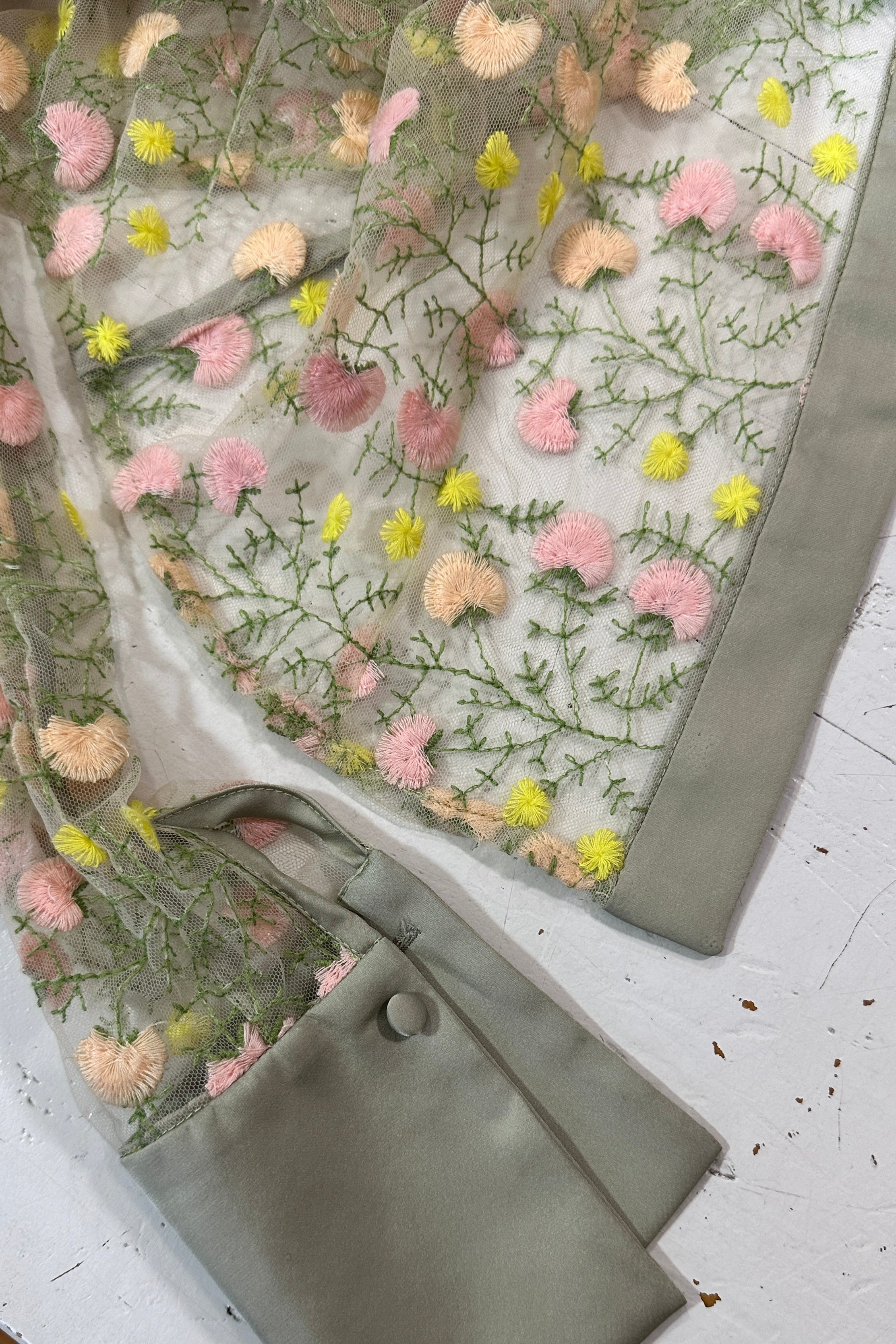 FLORAL EMBROIDERED LACE SHIRT SAGE/PINK