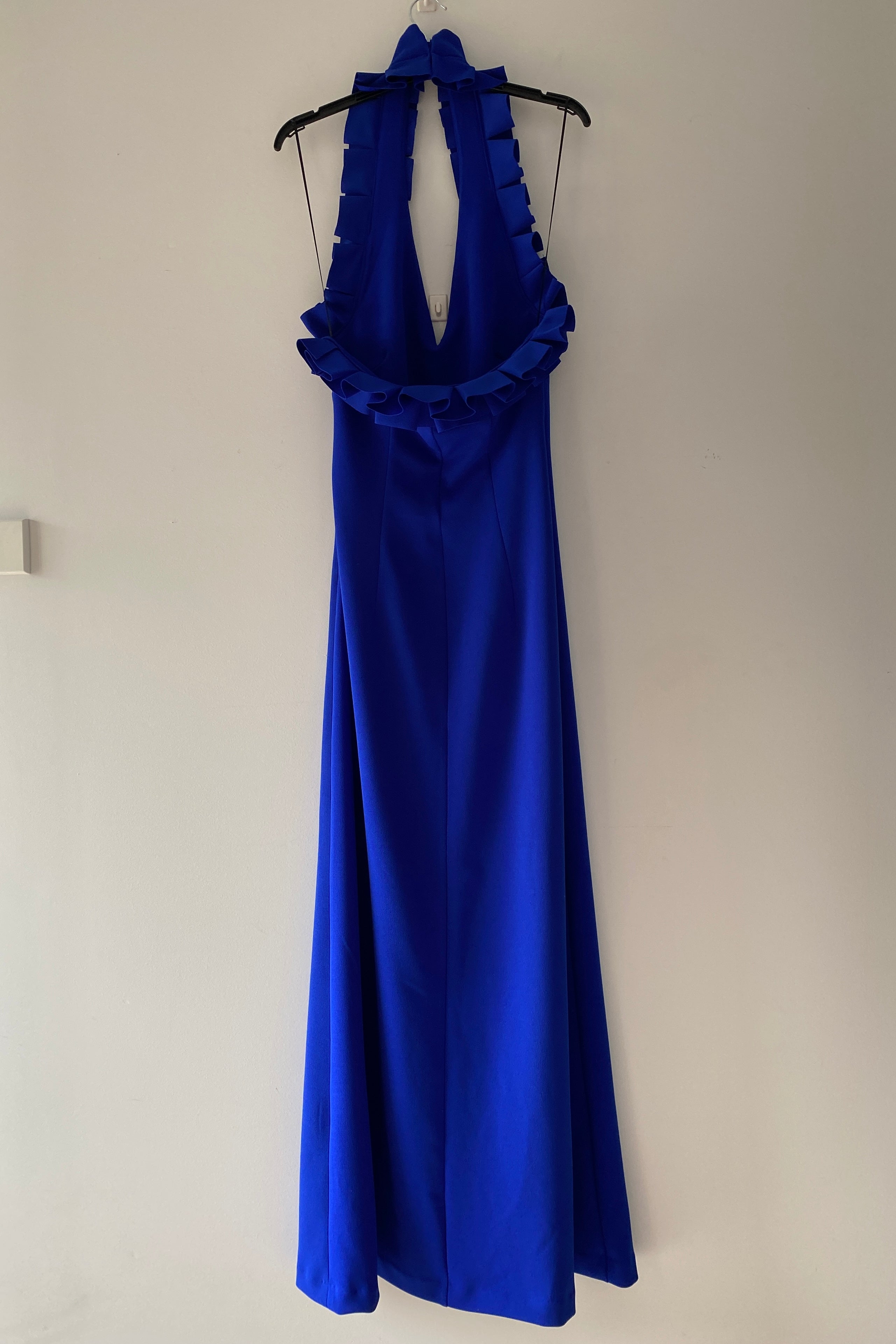 V-NECK RUFFLE HALTERNECK DRESS