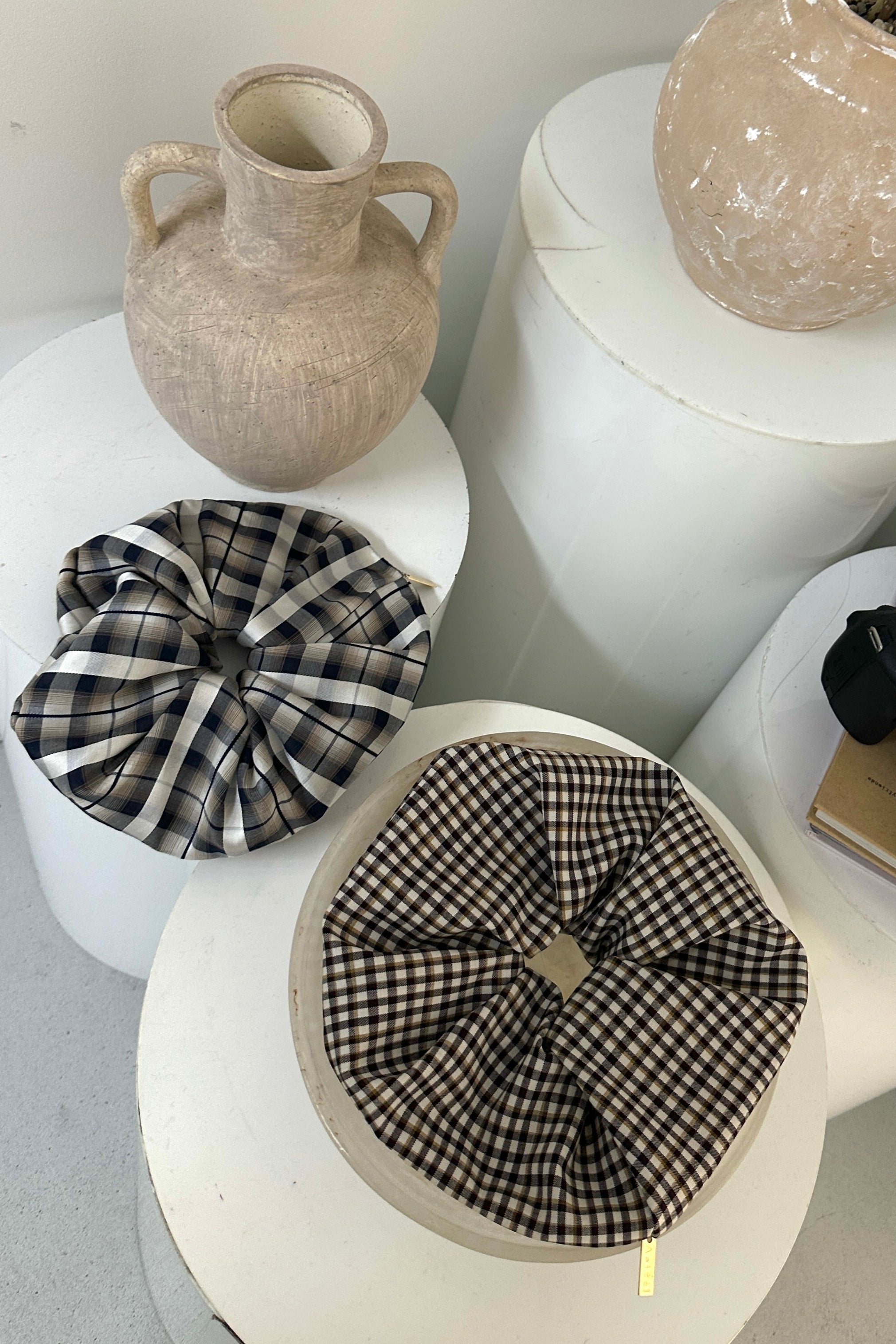 SCRUNCHIE in NAVY PLAID