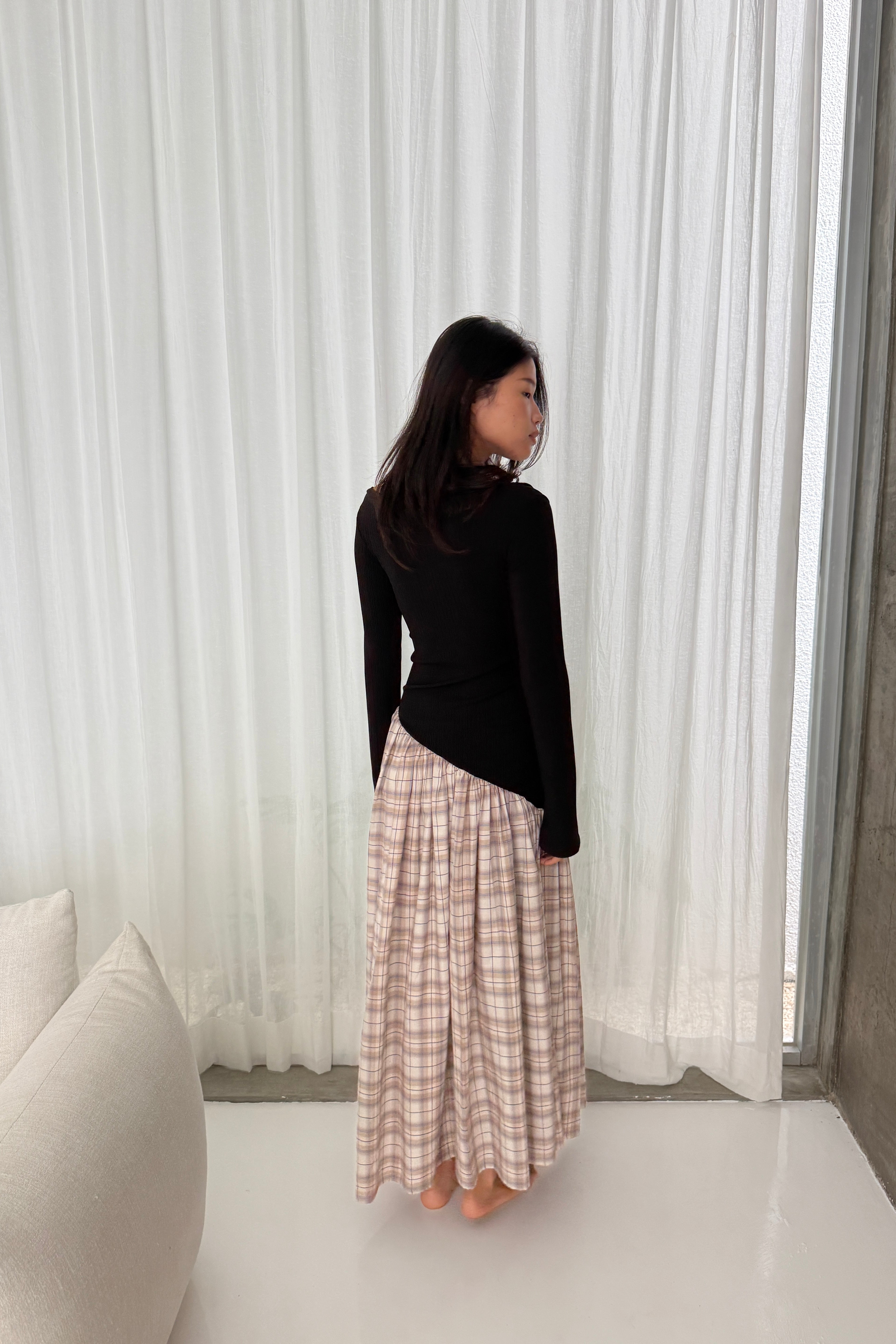 LONG SLEEVE ASYMMETRIC GATHER DRESS in BLACK/PLAID