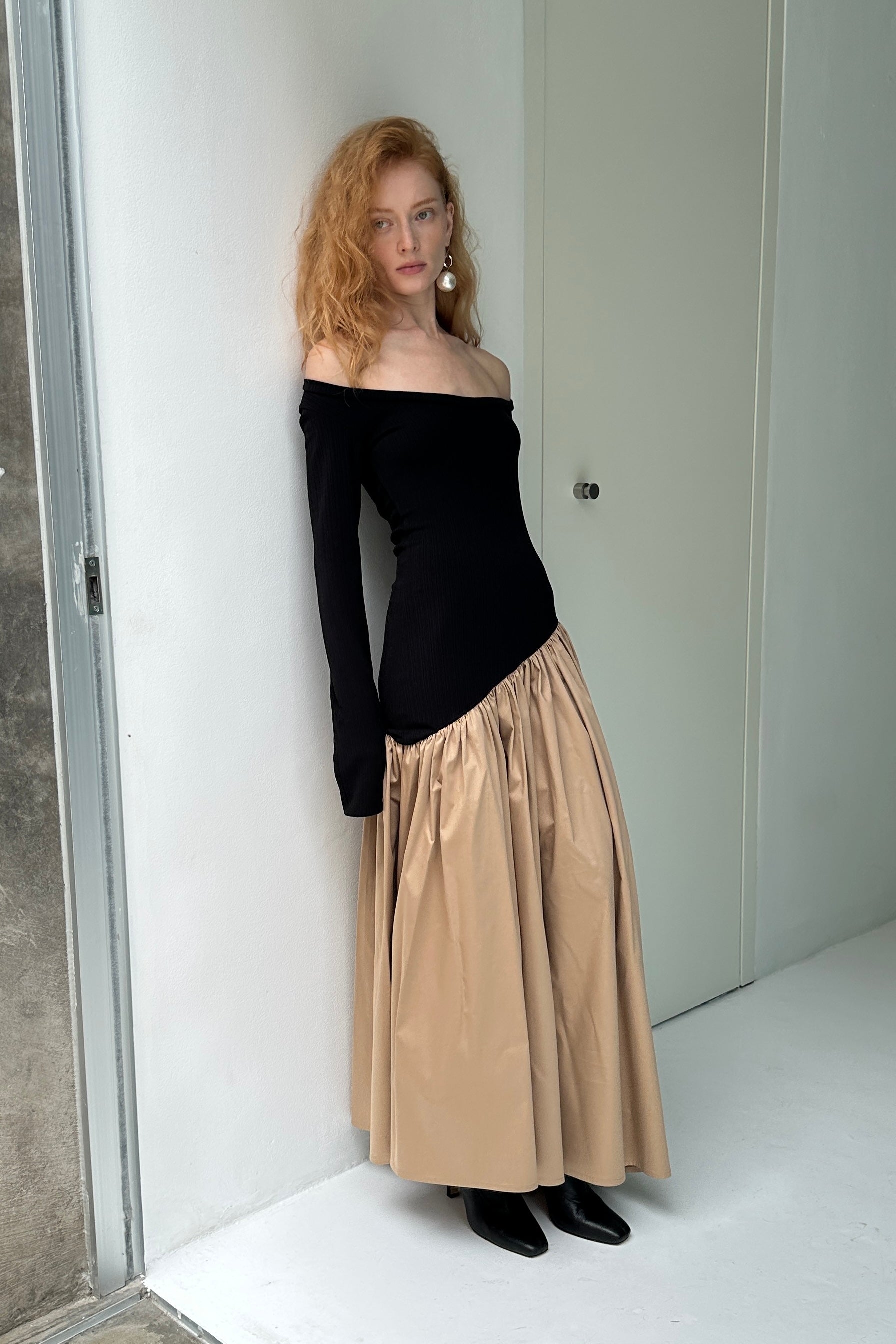 LONG SLEEVE ASYMMETRIC GATHER DRESS in BLACK/TAUPE