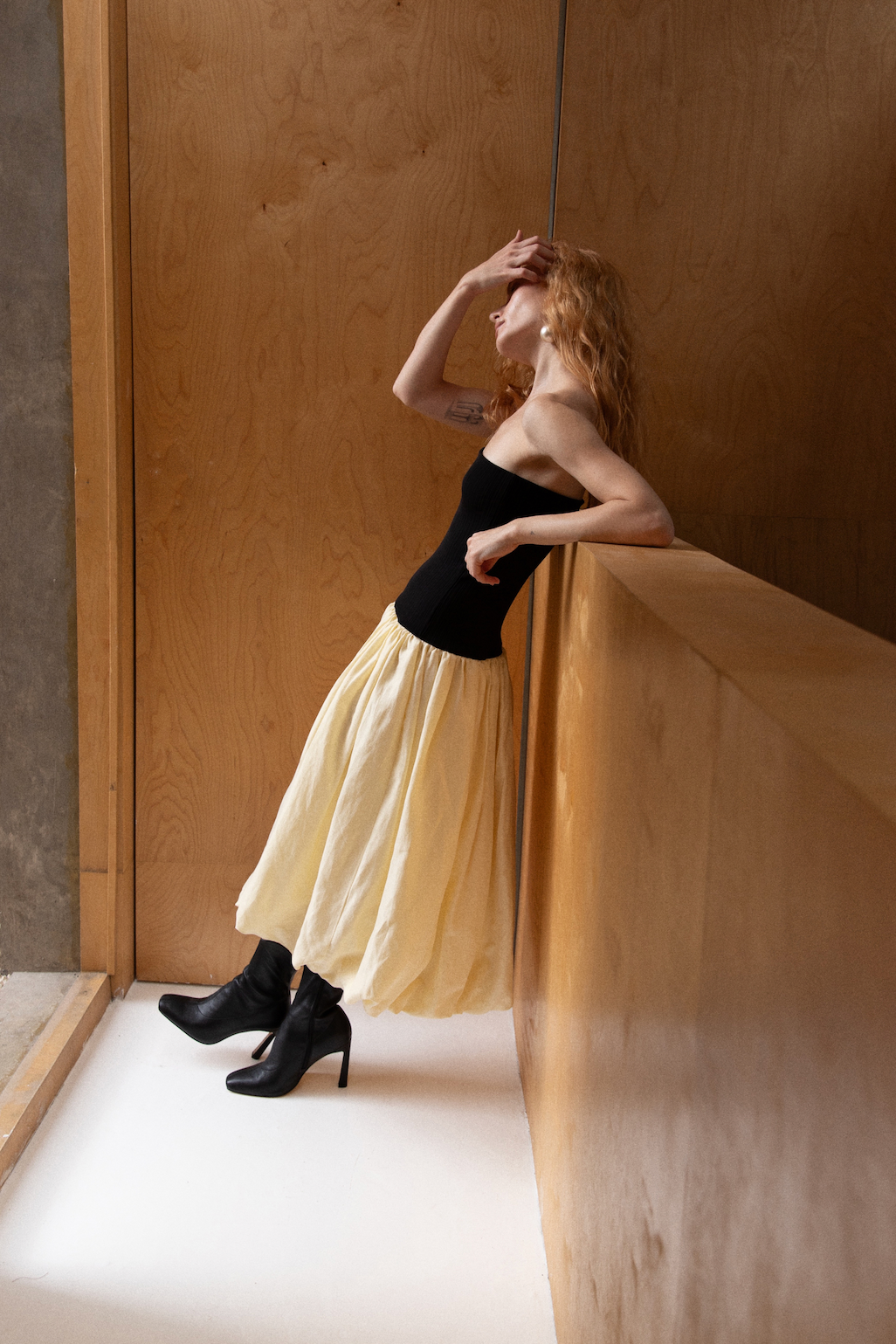 TWO TONE MIDI BALLOON HEM DRESS in BLACK/LEMON