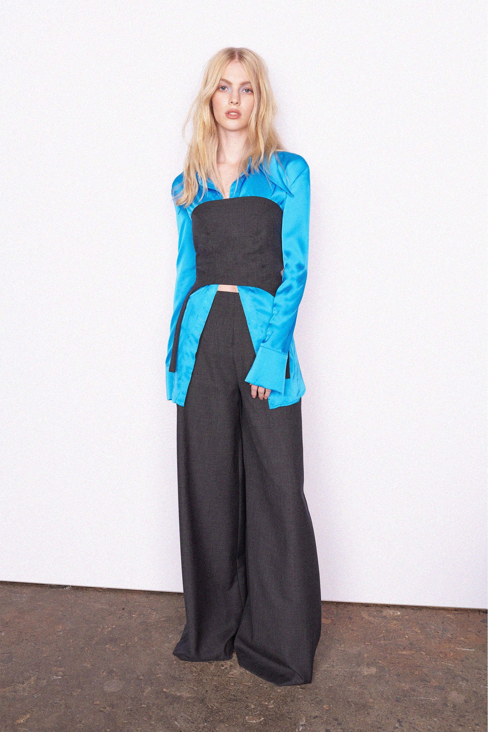 CHARCOAL DIPPED BACK WIDE LEG PANT