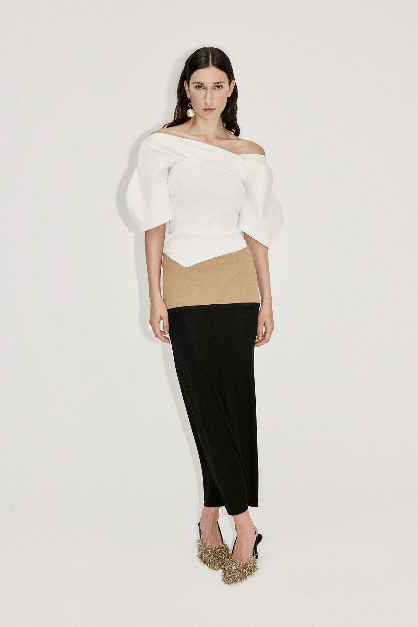 WAVE NECKLINE STRUCTURED TOP