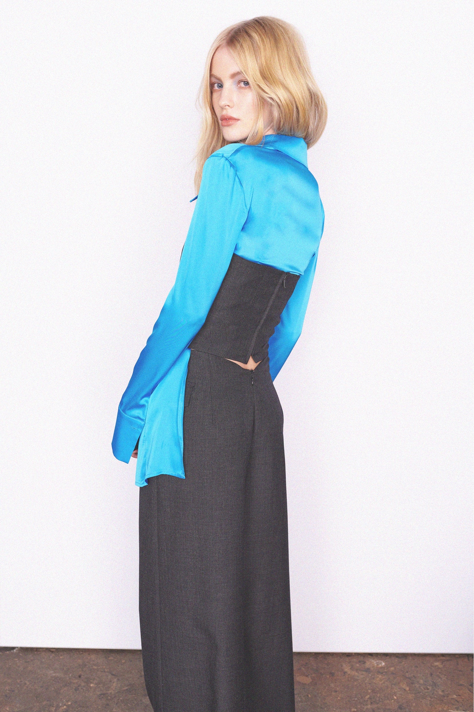 CHARCOAL DIPPED BACK WIDE LEG PANT