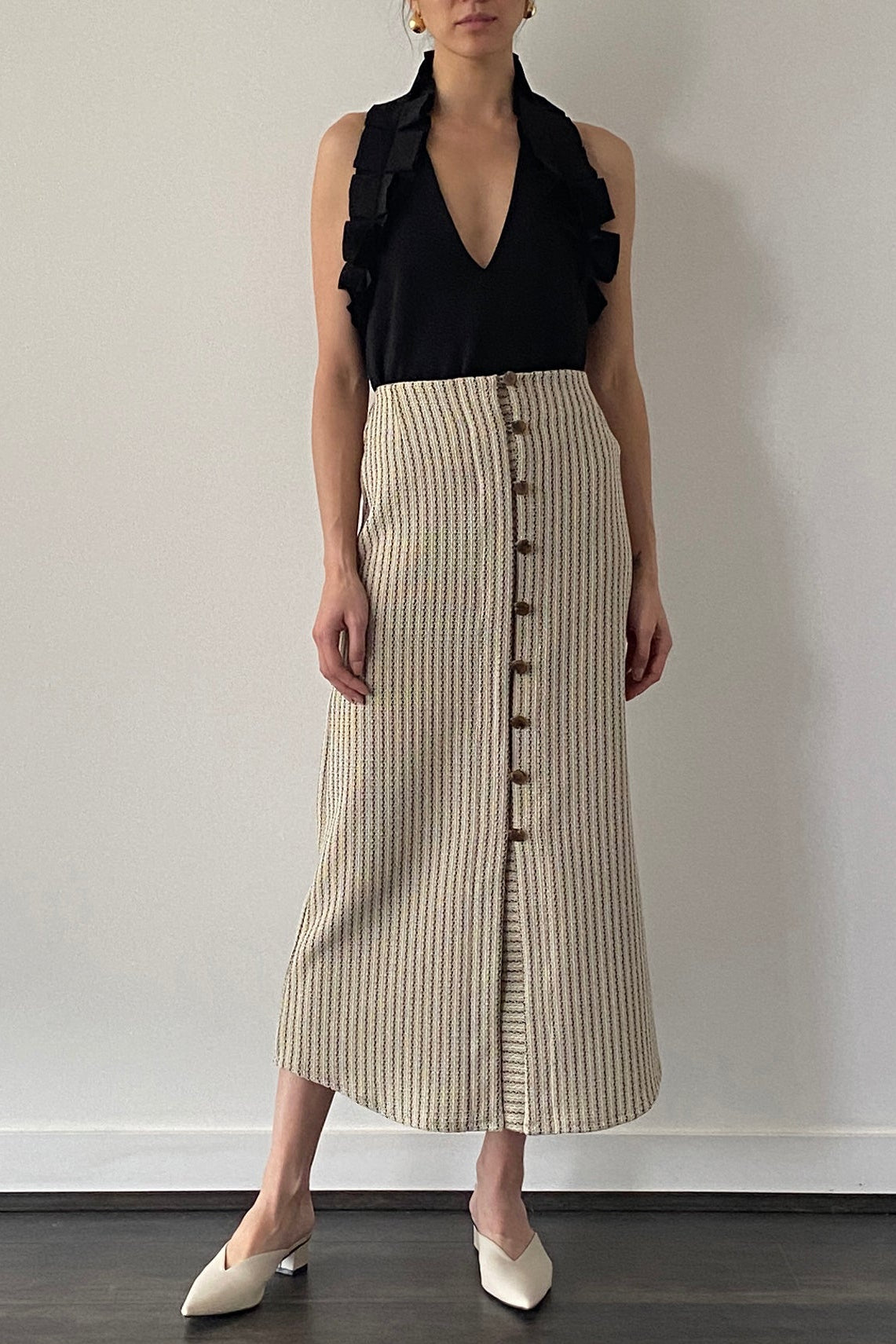 V-NECK RUFFLE  HALTERNECK TOP