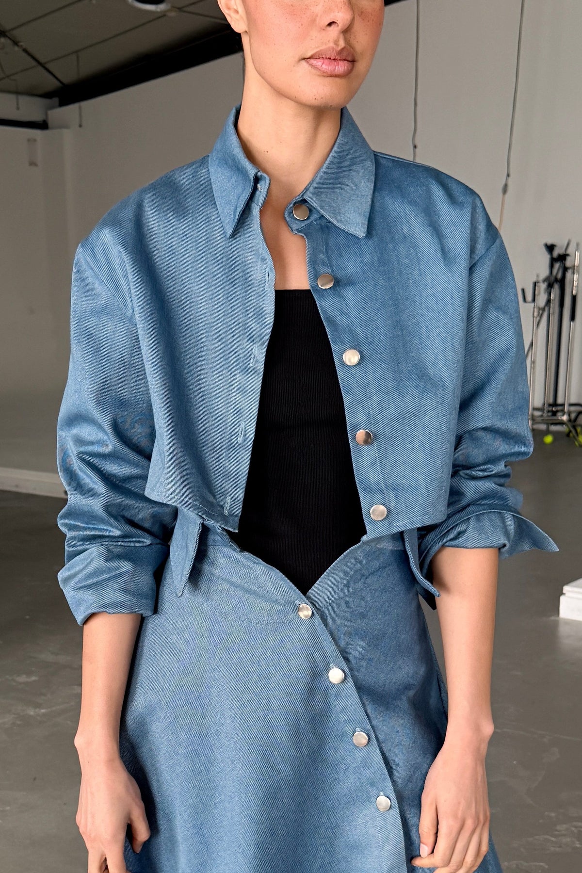 DENIM BOXY CROPPED JACKET in VINTAGE BLUE