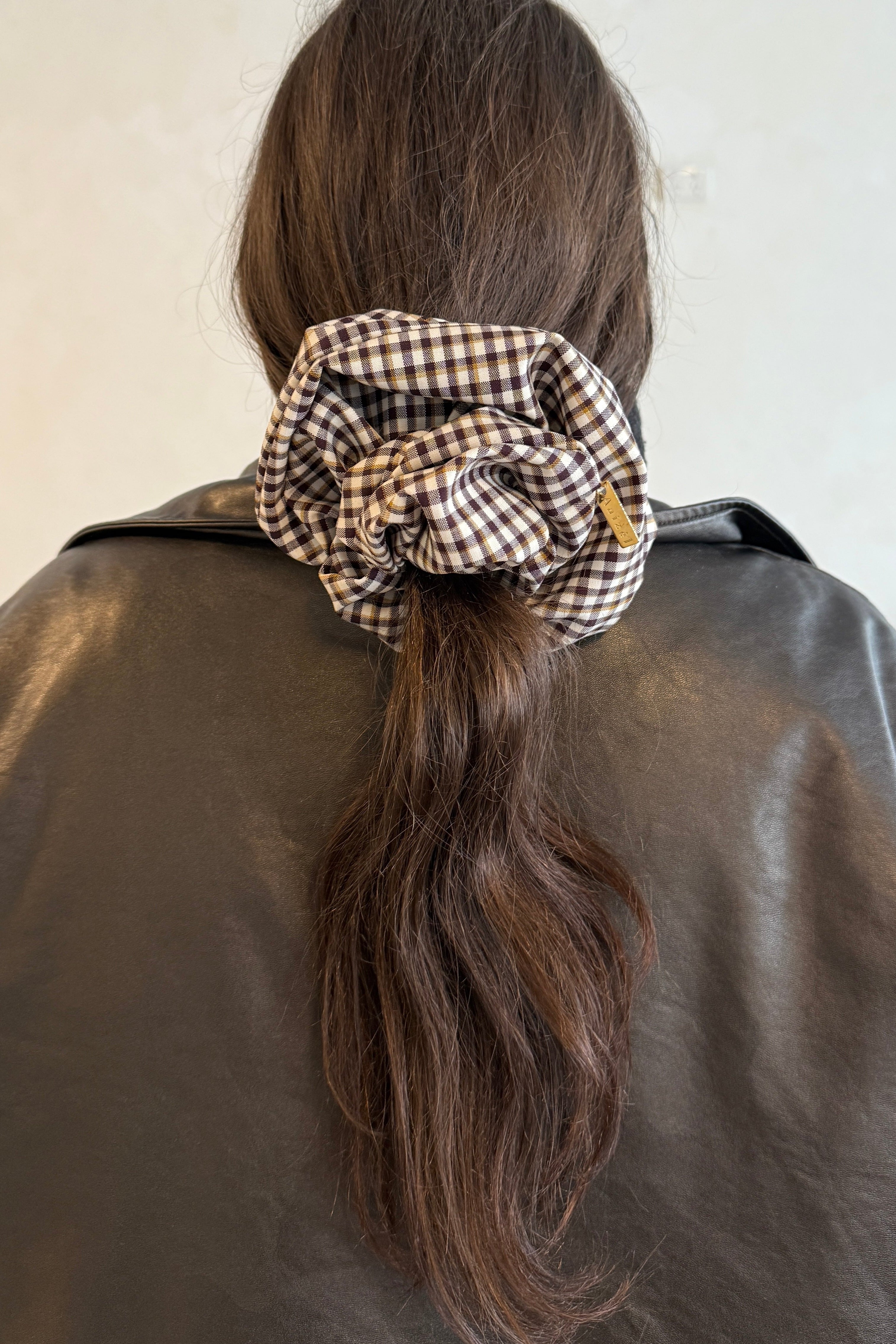 SCRUNCHIE in BROWN CHECK