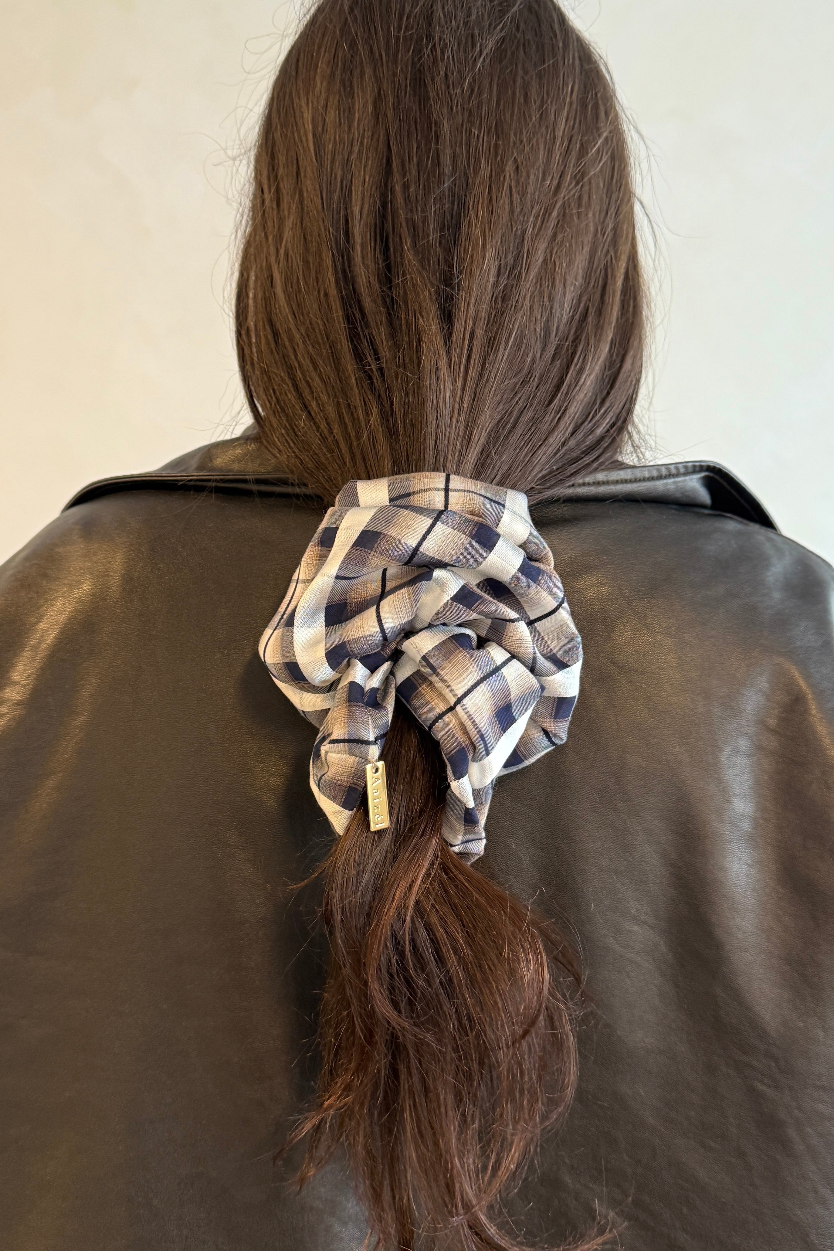 SCRUNCHIE in NAVY PLAID