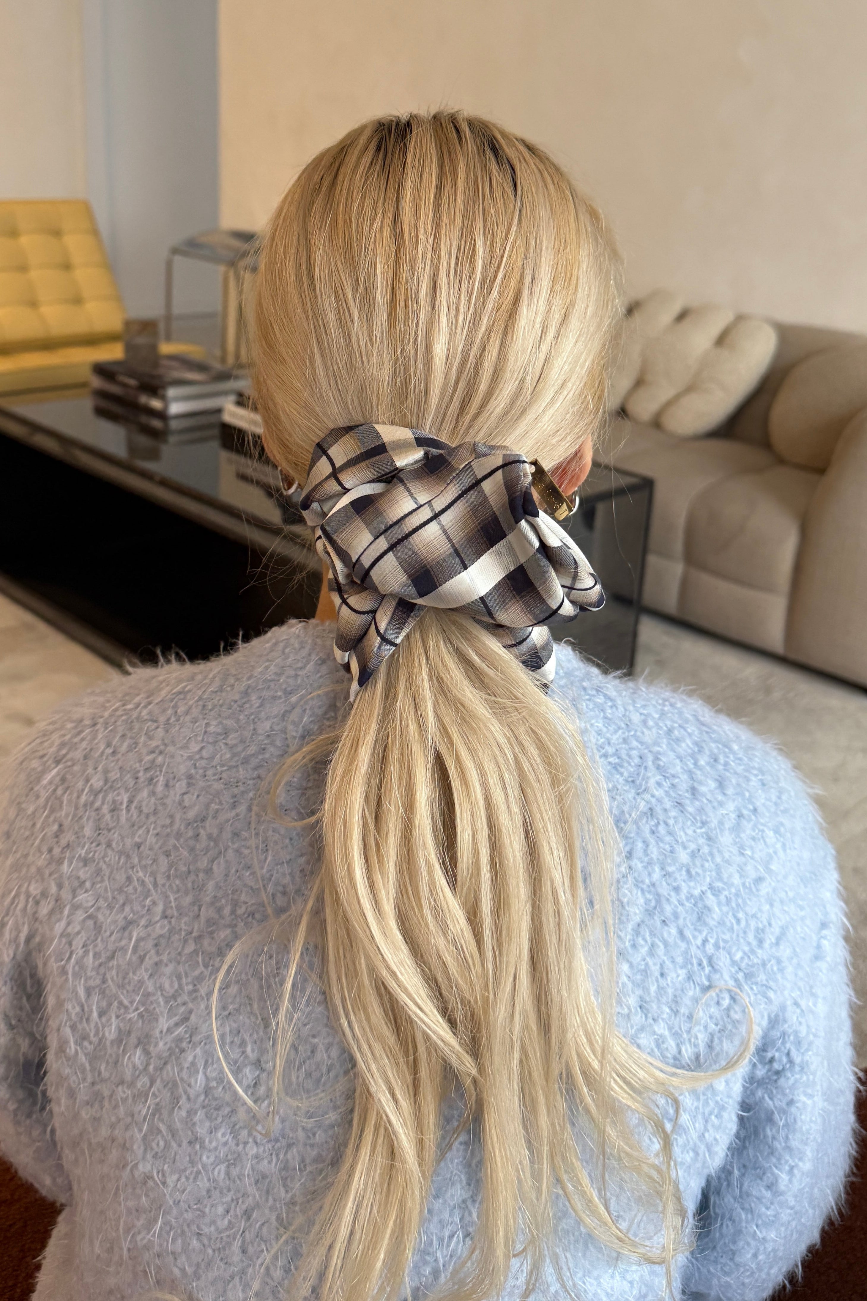 SCRUNCHIE in NAVY PLAID