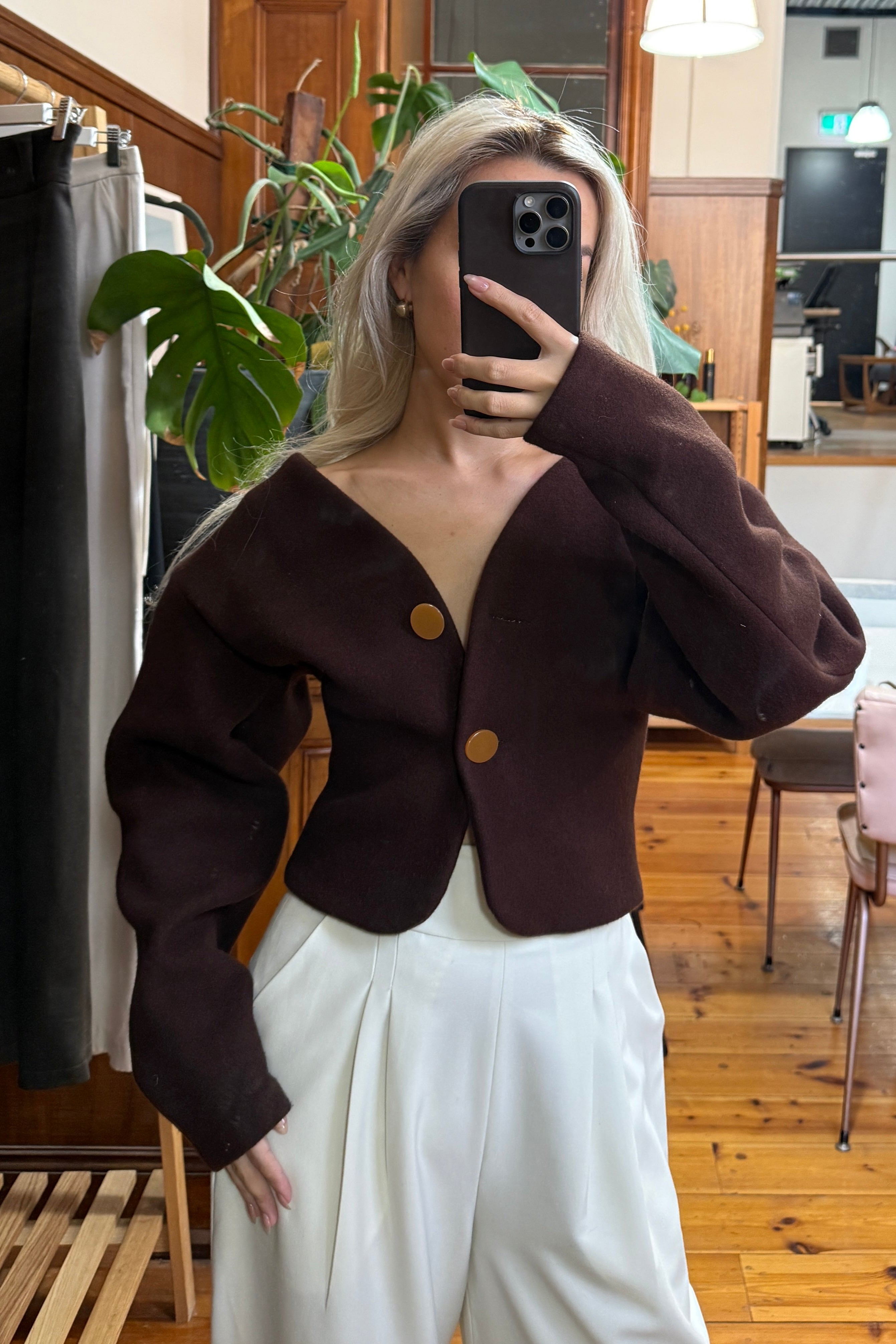 VOLUME SLEEVE CARDIGAN in CHOCOLATE