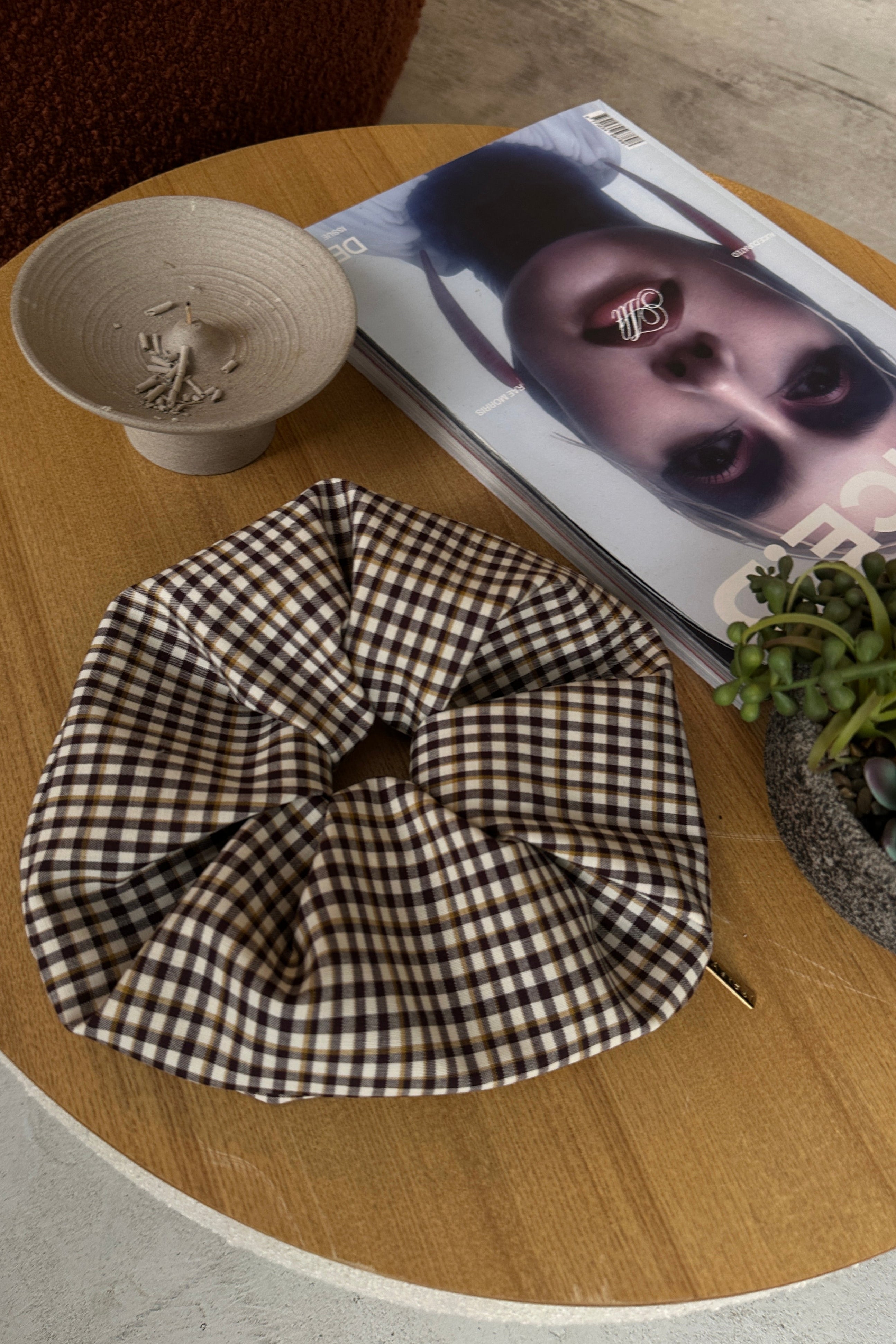 SCRUNCHIE in BROWN CHECK