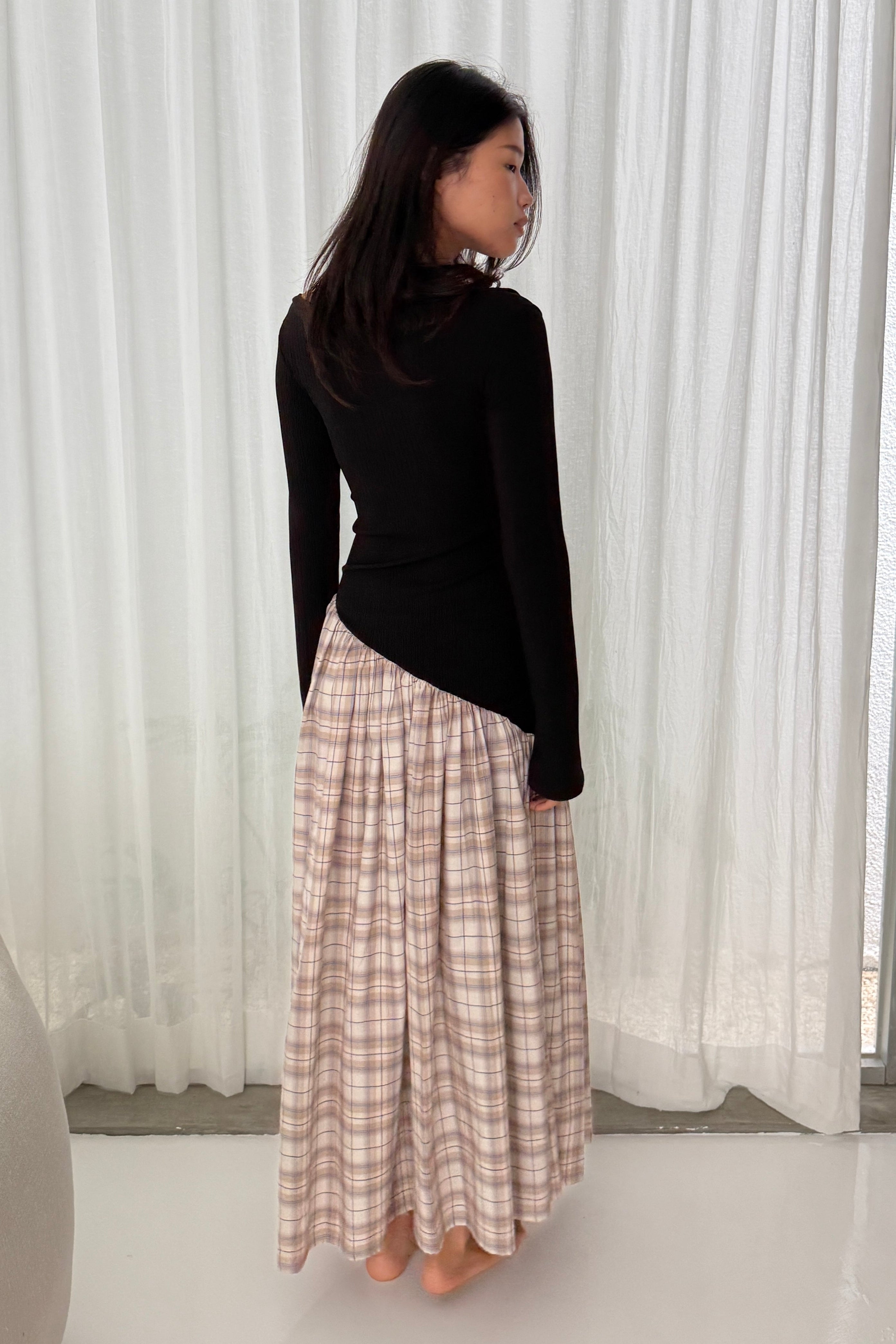 LONG SLEEVE ASYMMETRIC GATHER DRESS in BLACK/PLAID