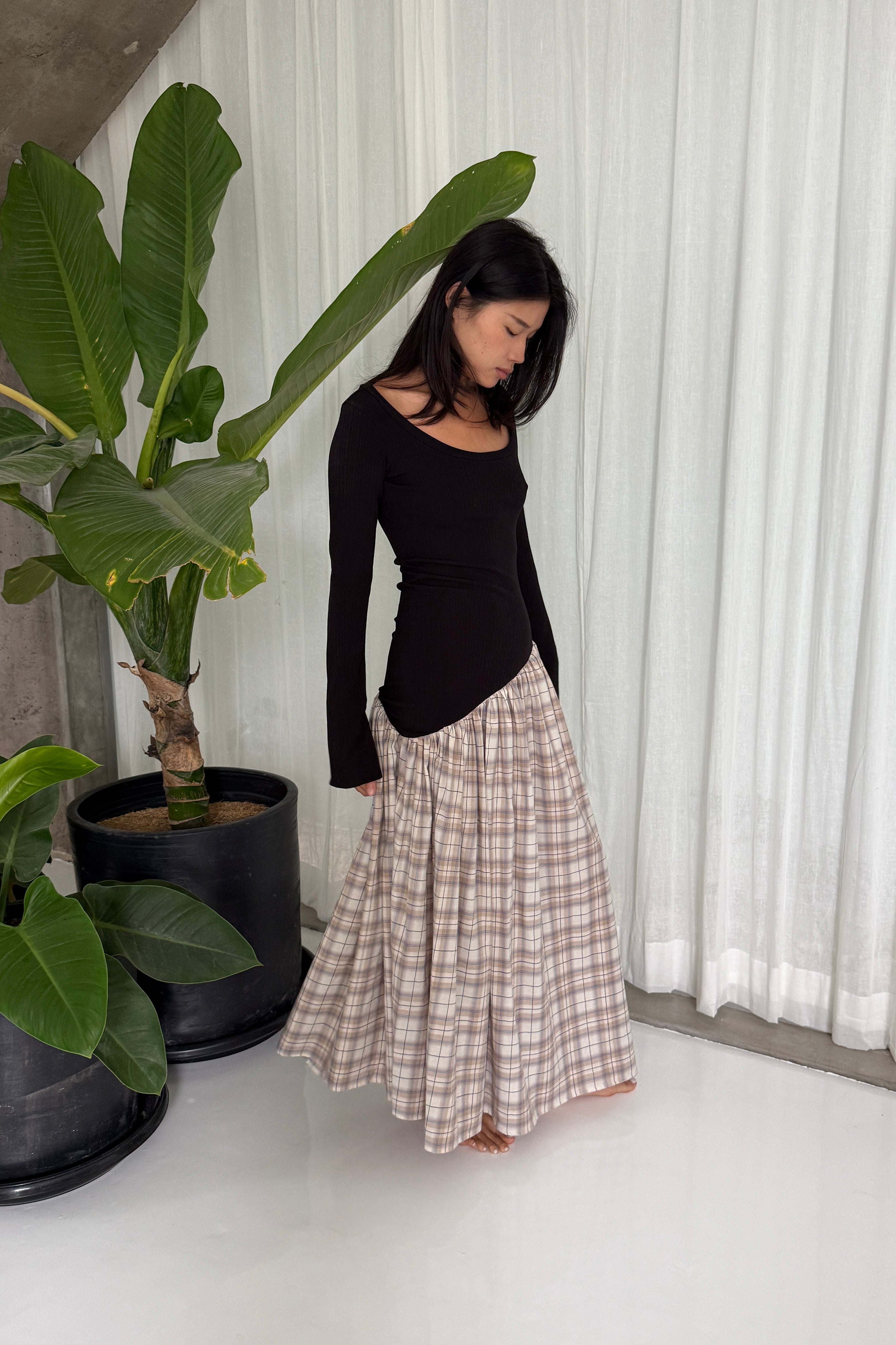 LONG SLEEVE ASYMMETRIC GATHER DRESS in BLACK/PLAID