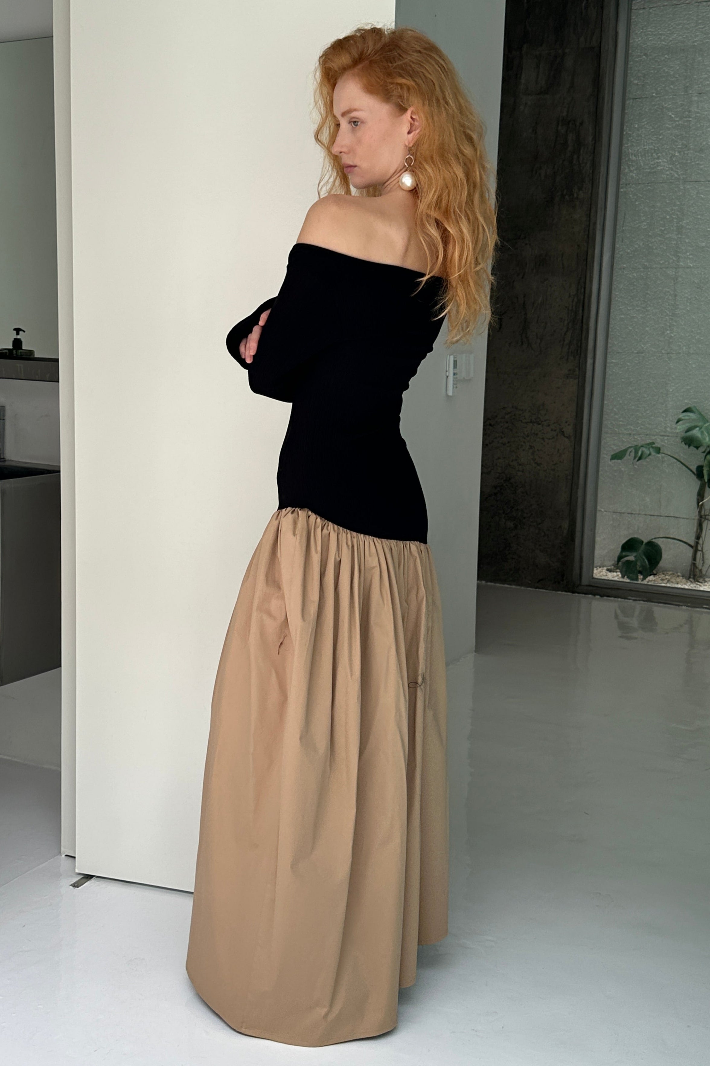 LONG SLEEVE ASYMMETRIC GATHER DRESS in BLACK/TAUPE