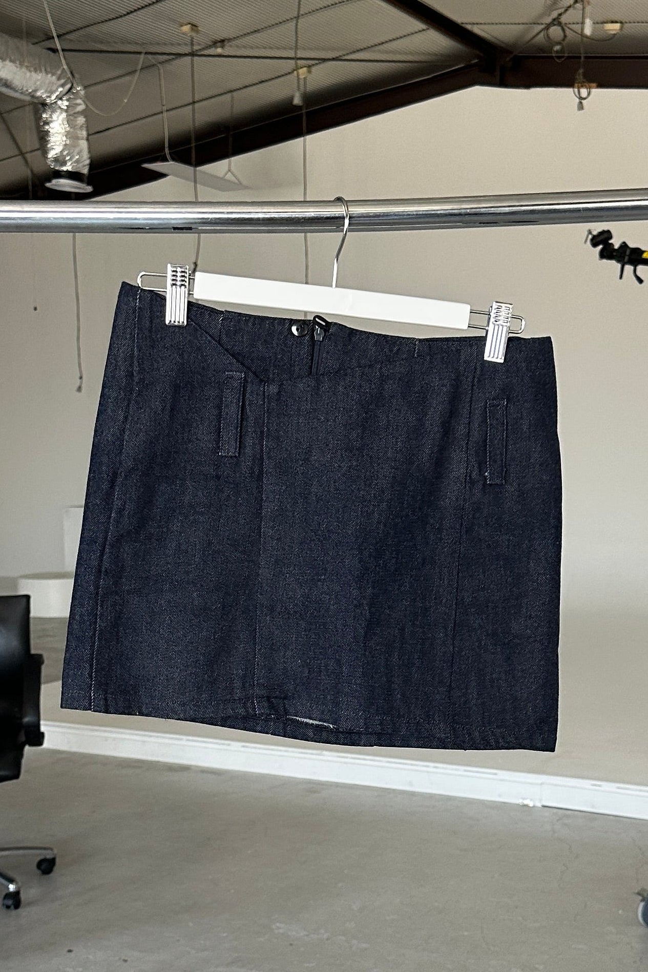 DENIM DIPPED WAIST MINI SKIRT