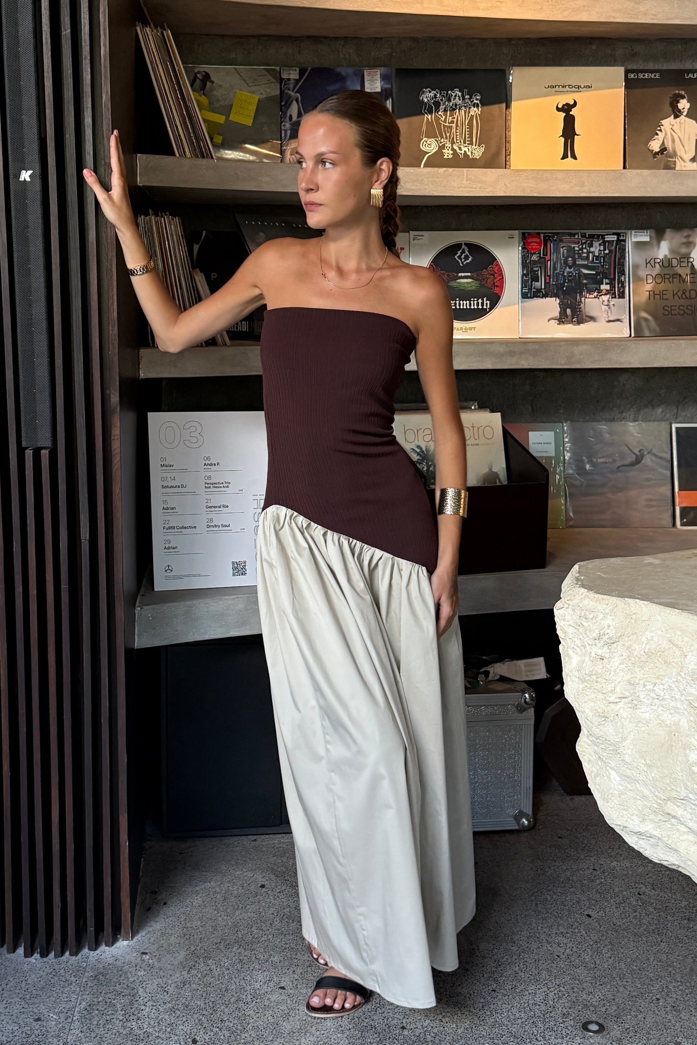 ASYMMETRIC TWO TONE GATHER DRESS in BROWN/ECRU