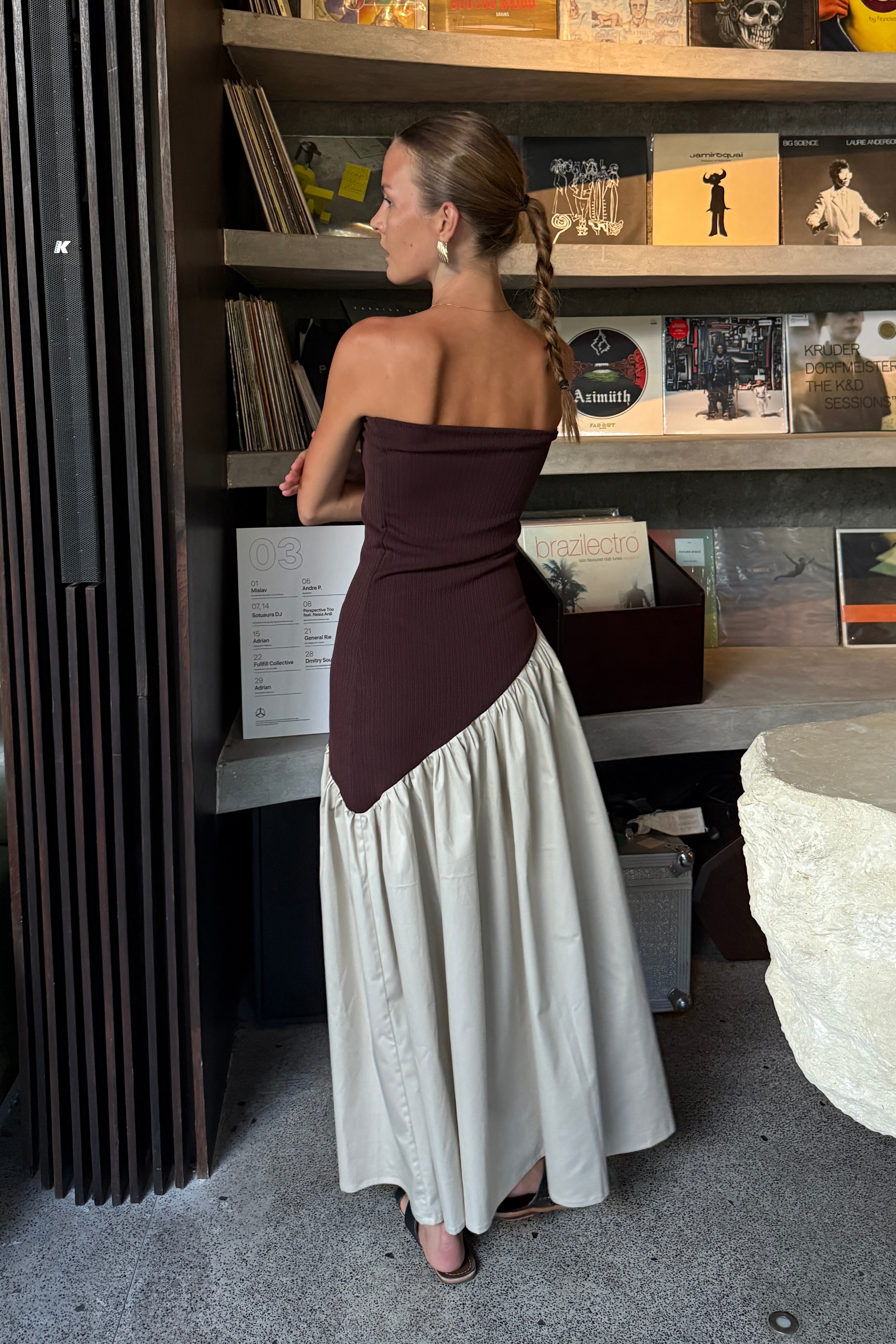 ASYMMETRIC TWO TONE GATHER DRESS in BROWN/ECRU