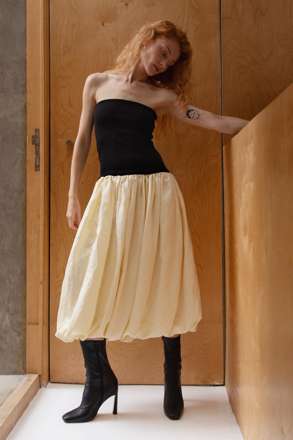 TWO TONE MIDI BALLOON HEM DRESS in BLACK/LEMON