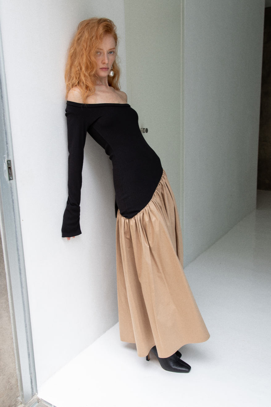 LONG SLEEVE ASYMMETRIC GATHER DRESS in BLACK/TAUPE